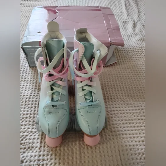 Roller Skates With Lights For Girls💖 - Picture 3 of 7